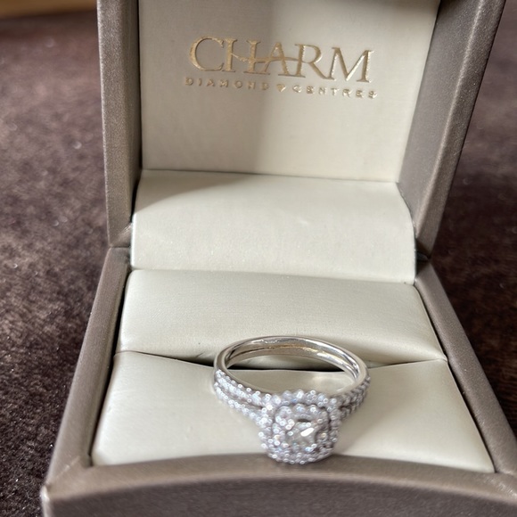 14K White Gold Engagement Ring - Picture 2 of 4